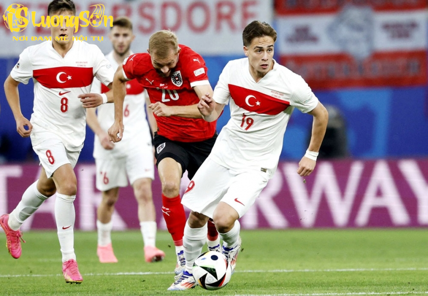 Tiền vệ Arda Guler của Real Madrid, một trong những tài năng sáng giá của Thổ Nhĩ Kỳ. (Ảnh: Internet) Tiền vệ Arda Guler của Real Madrid, một trong những tài năng sáng giá của Thổ Nhĩ Kỳ. (Ảnh: Internet)